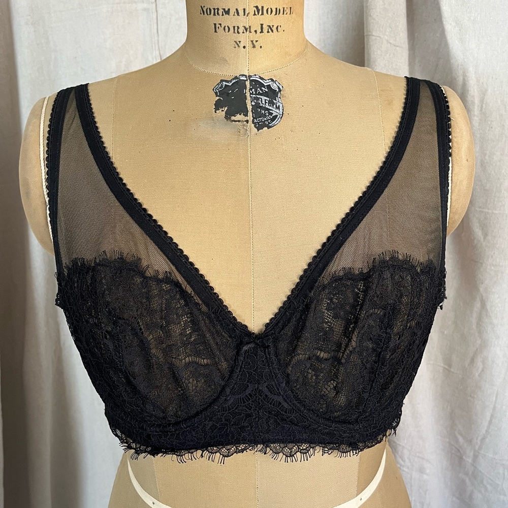 Victoria’s Secret Dream Angels Unlined Lace & Mesh Bra with Adjustable Straps